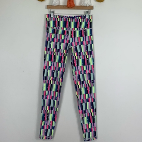 Victoria's Secret Pants - Victoria’s Secret Sport Knockout Coolant Geometric Pattern Leggings Small